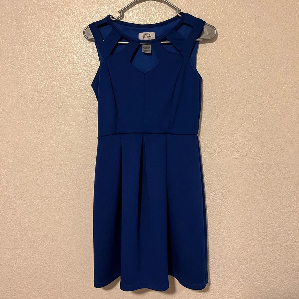 Sweet Storm Sleeveless Dress - Picture 4 of 8